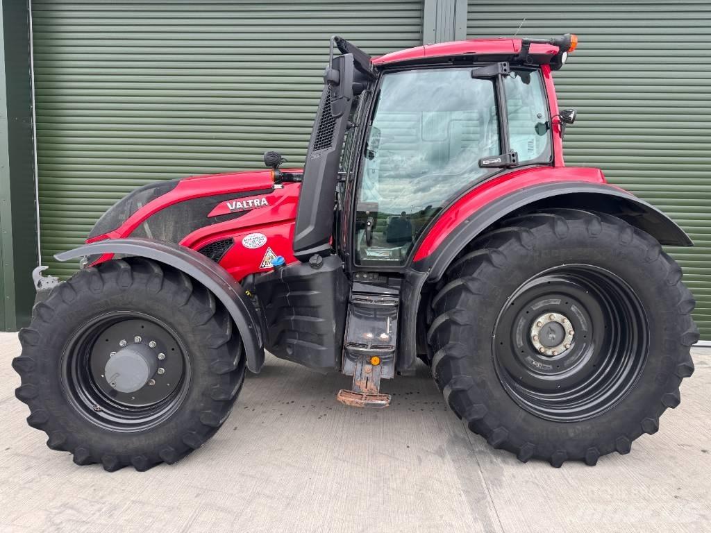 Valtra T 234 V الجرارات