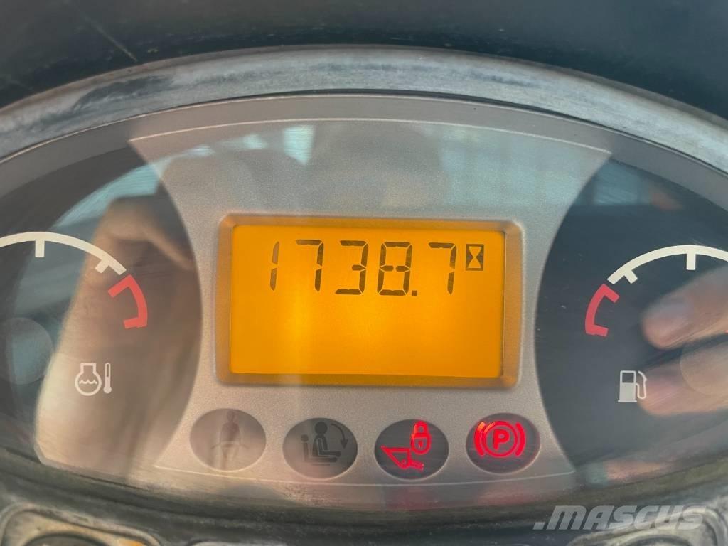 Bobcat T 590 لوادر انزلاقية التوجيه