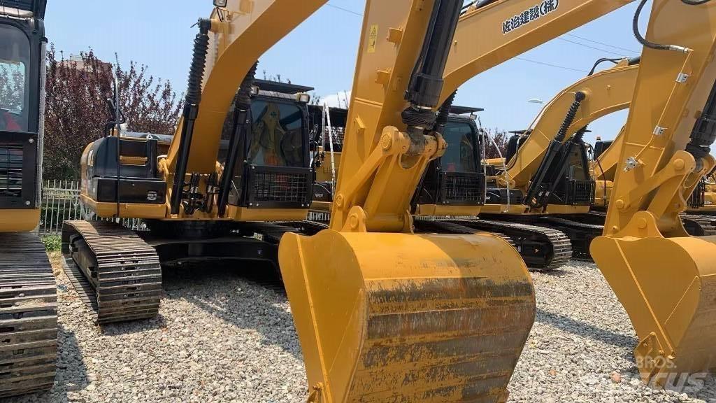 CAT 323 حفارات زحافة