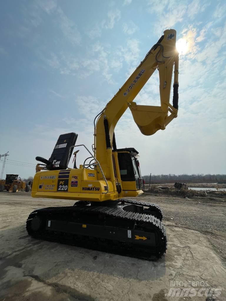 Komatsu PC220-8 حفارات زحافة