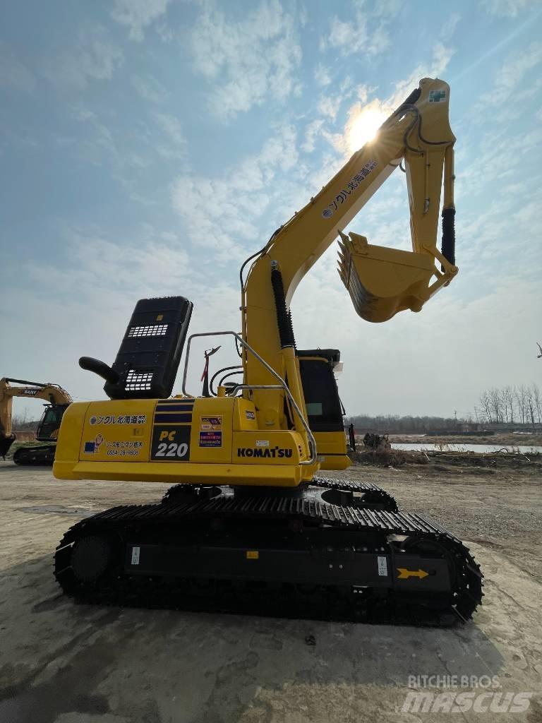 Komatsu PC220-8 حفارات زحافة