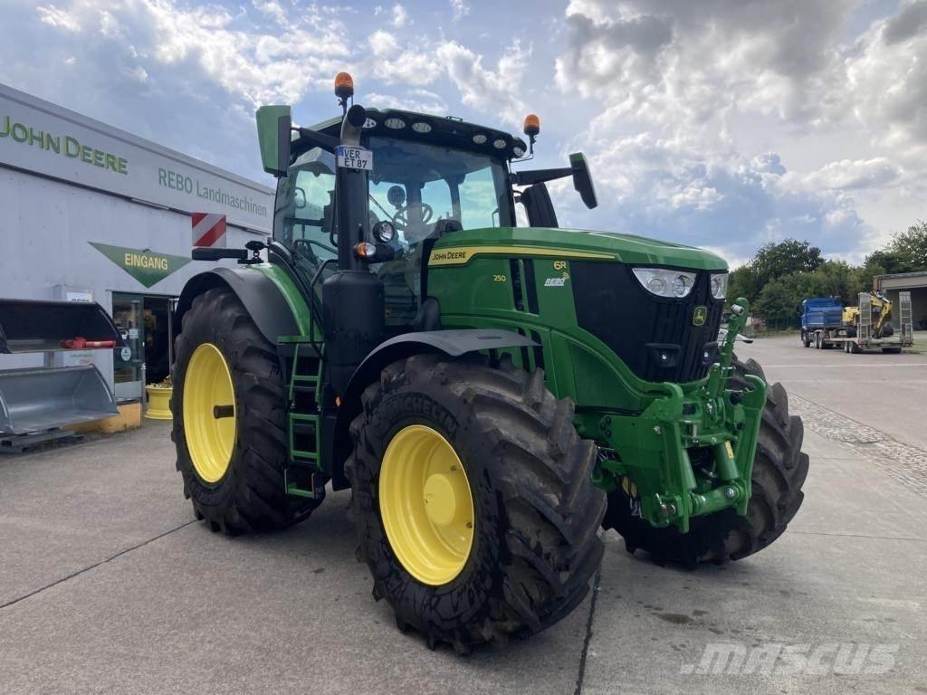 John Deere 6R 250 الجرارات