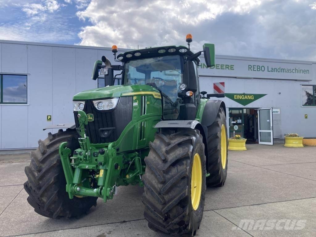 John Deere 6R 250 الجرارات