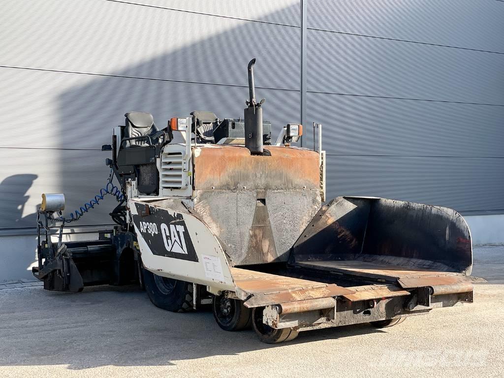 CAT AP300 معدات السفلتة