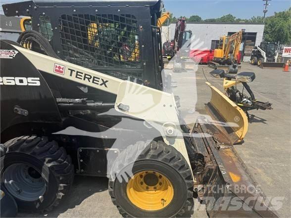 Terex R260S لوادر انزلاقية التوجيه