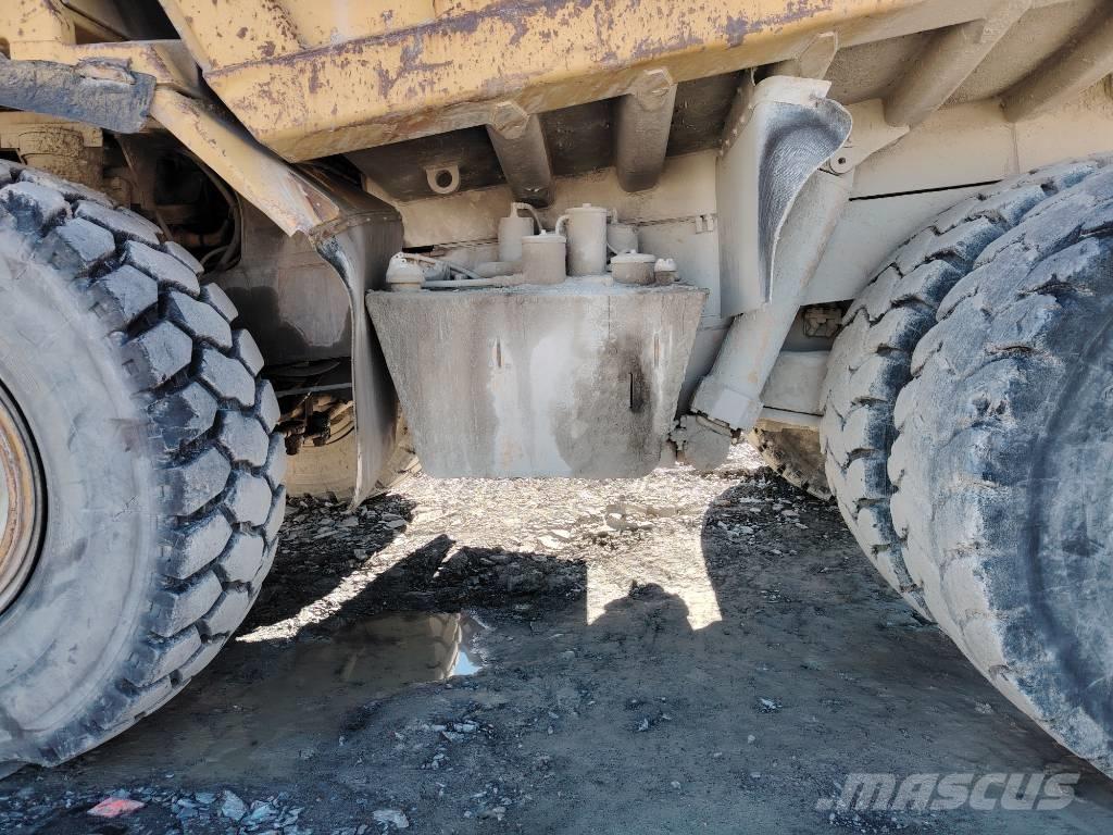 CAT 773 B شاحنات المخلفات الصلبة