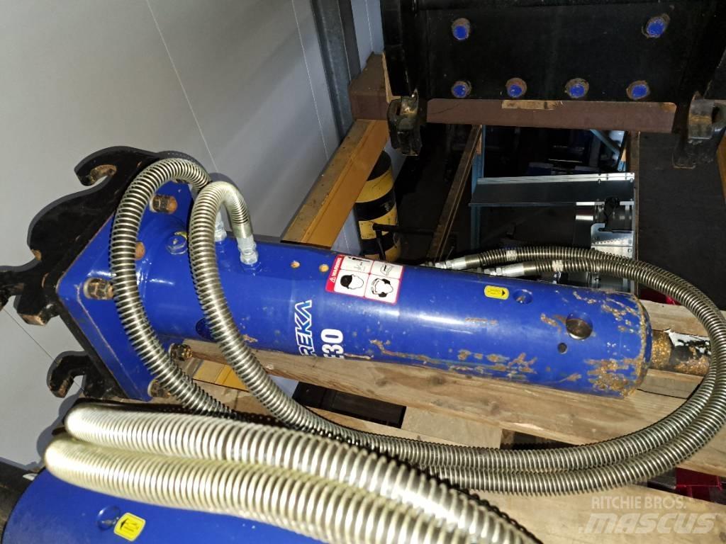 Daemo E30 with CW05 مطارق / كسارات
