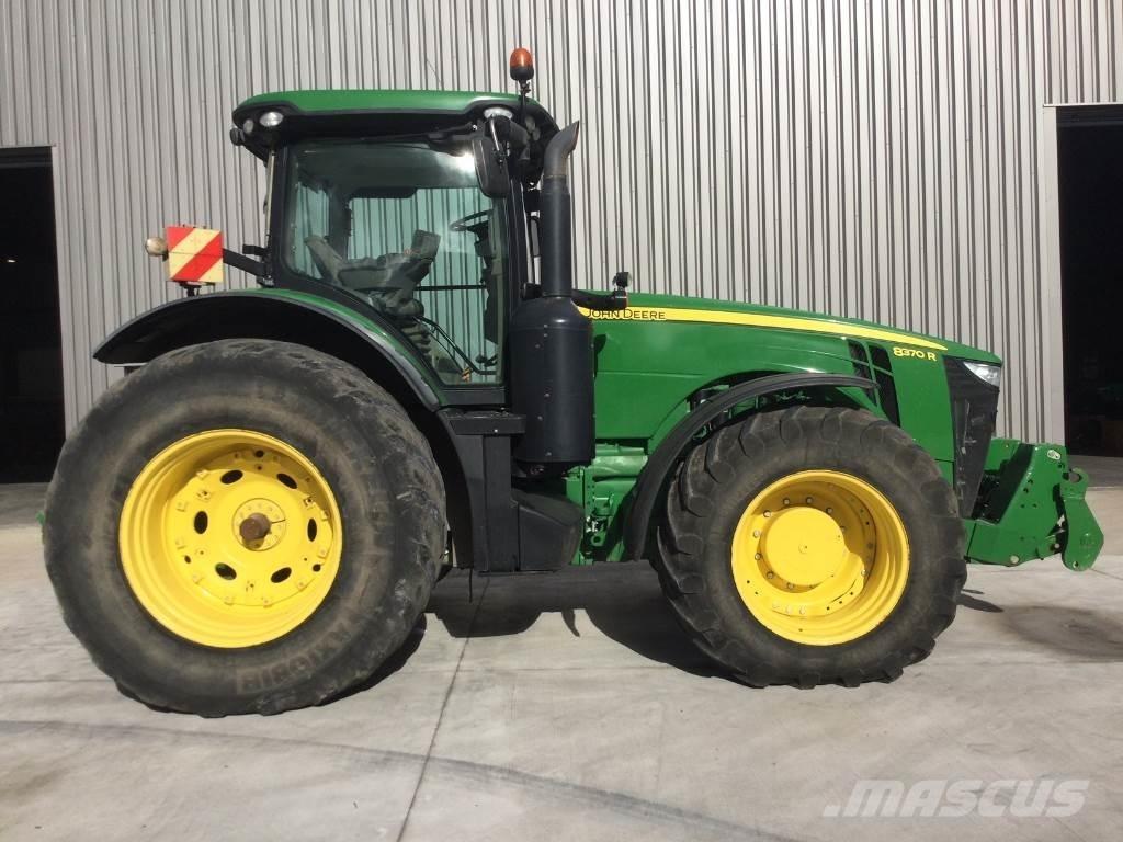 John Deere 8370R الجرارات