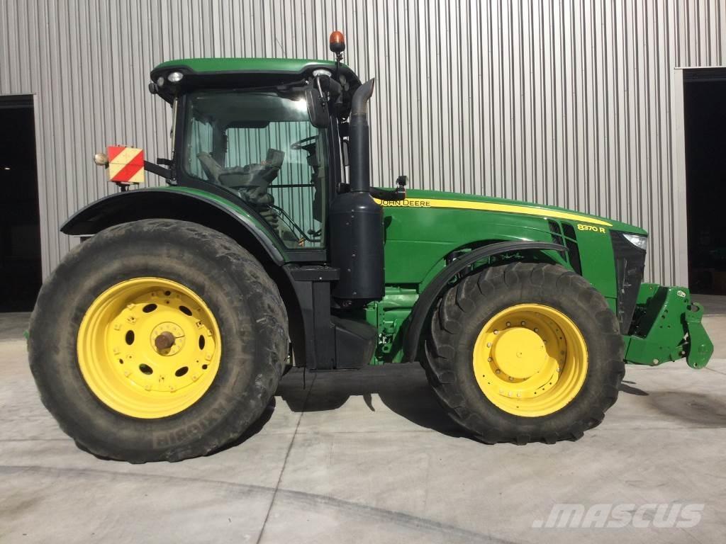 John Deere 8370R الجرارات