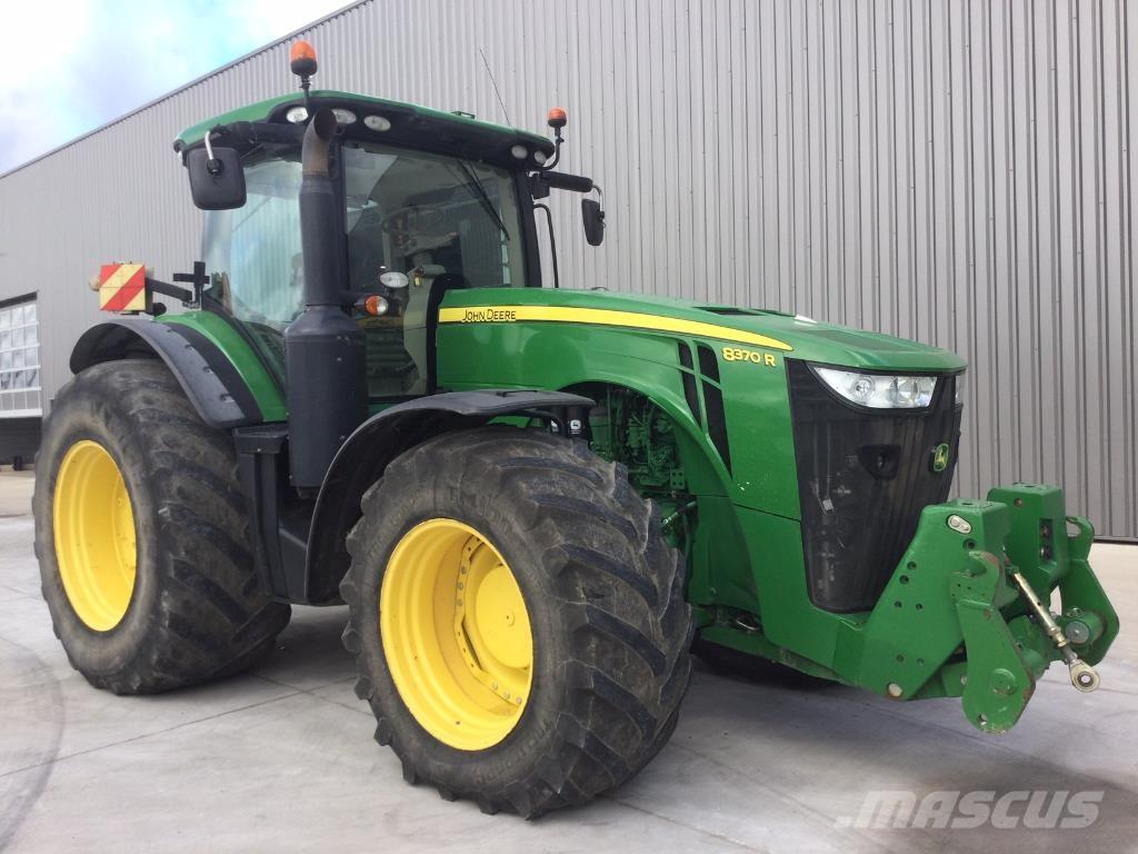 John Deere 8370R الجرارات