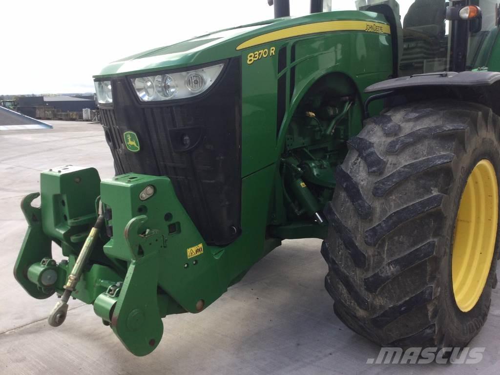 John Deere 8370R الجرارات