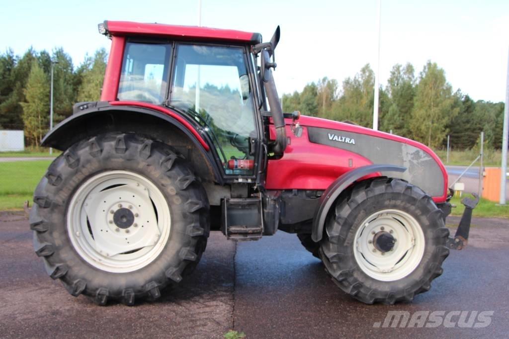 Valtra T 131 الجرارات