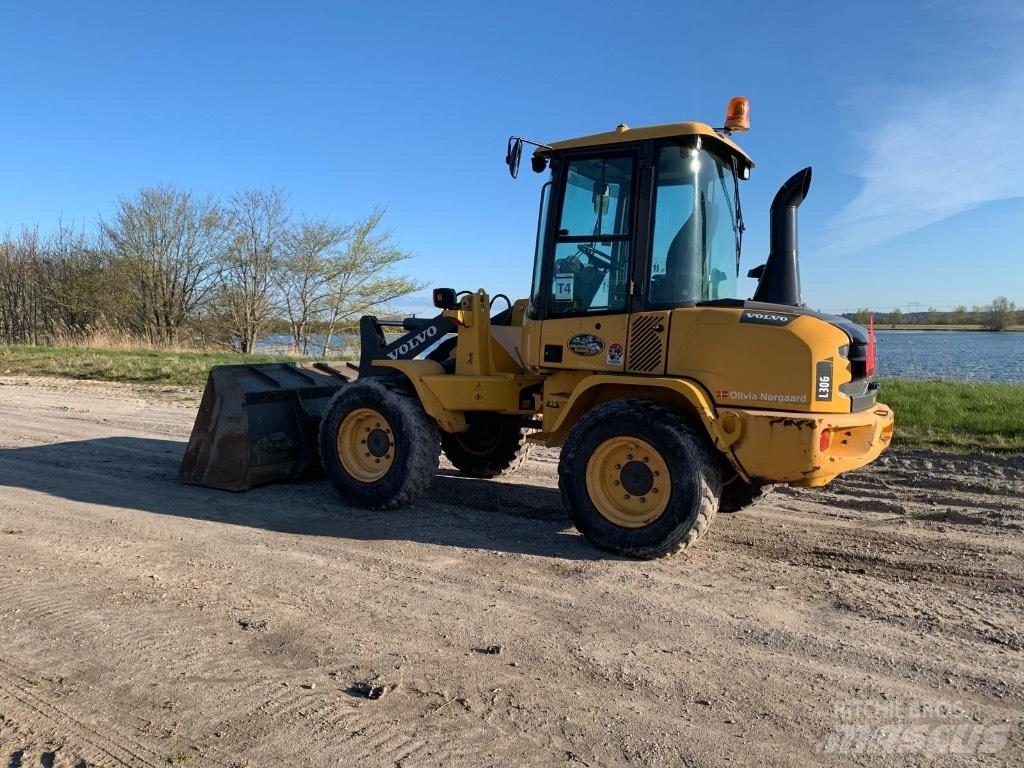 Volvo L 30 G لوادر بعجل