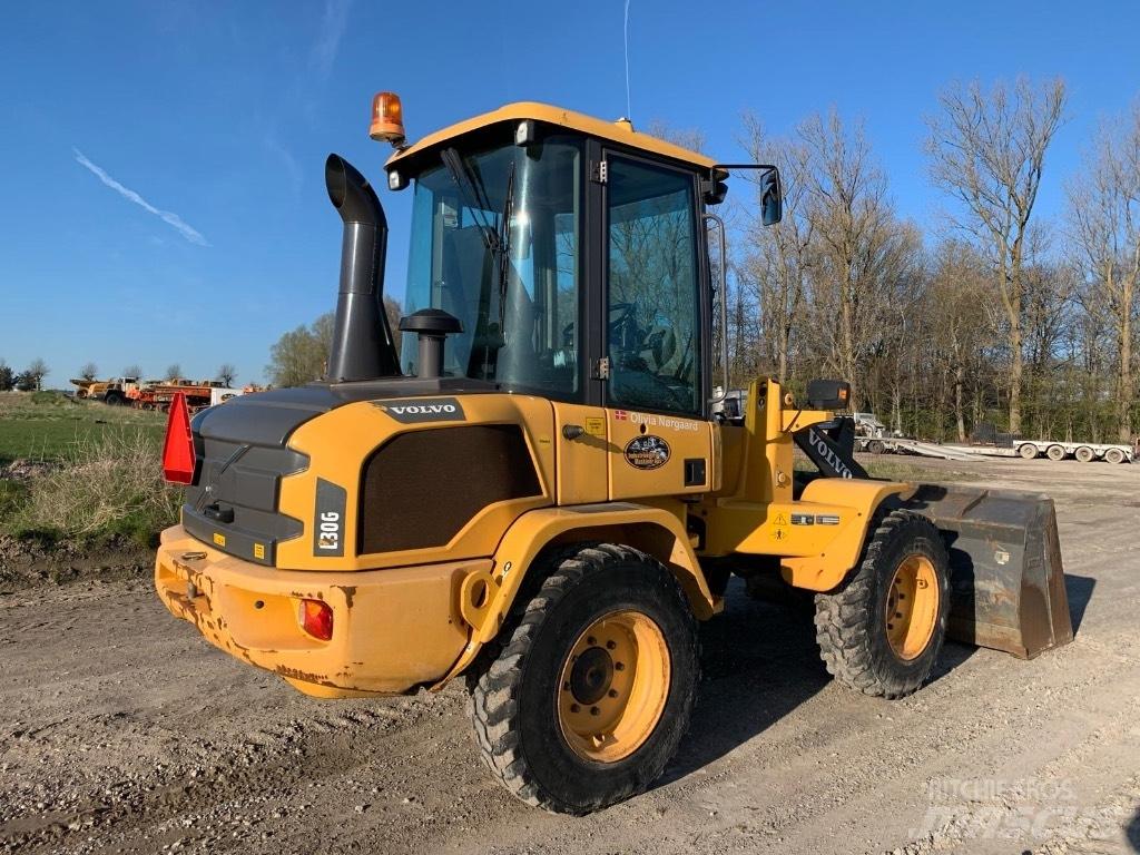 Volvo L 30 G لوادر بعجل