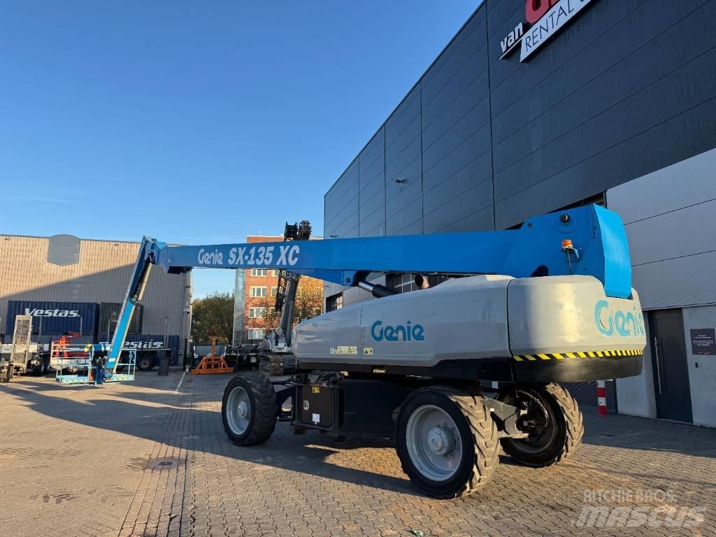 Genie SX 135 XC رافعات سلة تلسكوبية