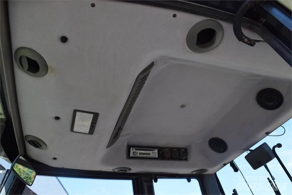 Valtra T120 الجرارات