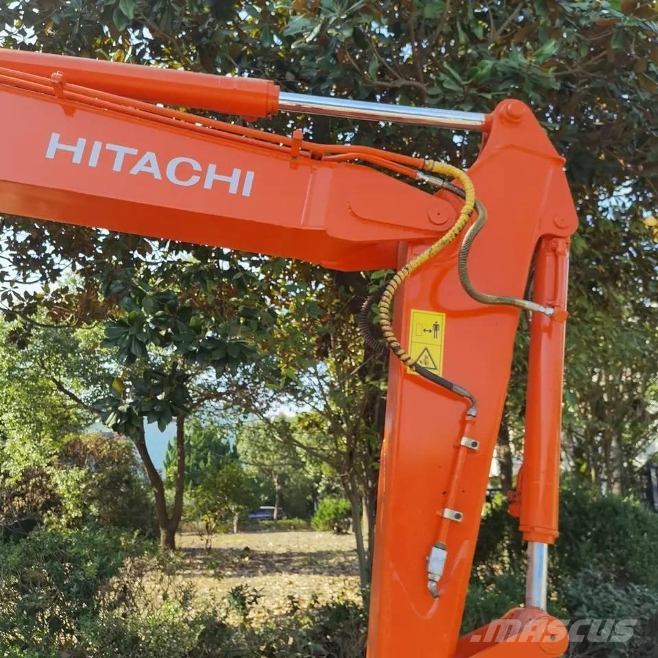 Hitachi ZX70 حفارات وسط 7 طن - 12 طن