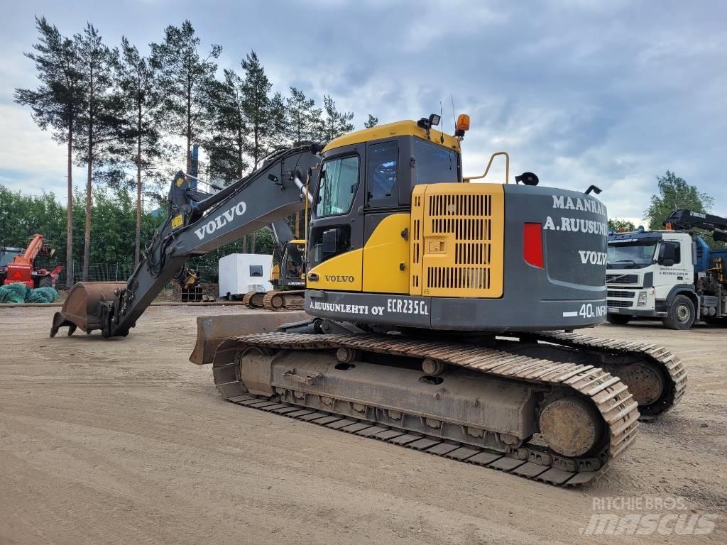 Volvo ECR 235 C L حفارات زحافة