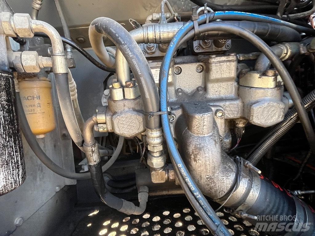 Hitachi ZX 210-3 حفارات زحافة