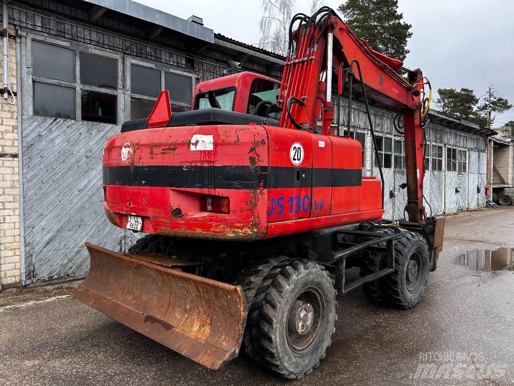 JCB JS 130 W حفارات بعجل