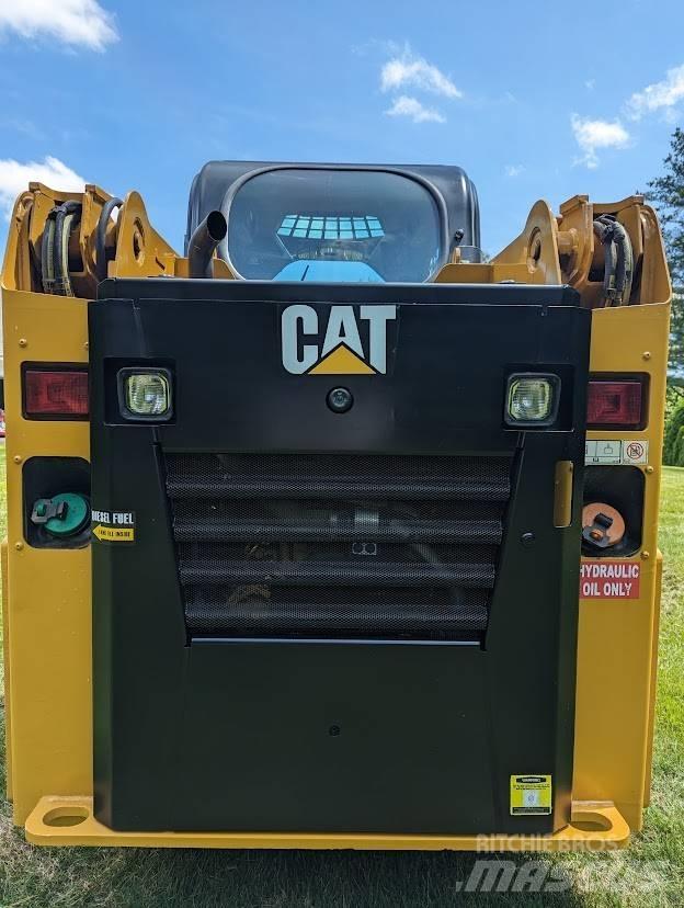 CAT 226 D لوادر انزلاقية التوجيه