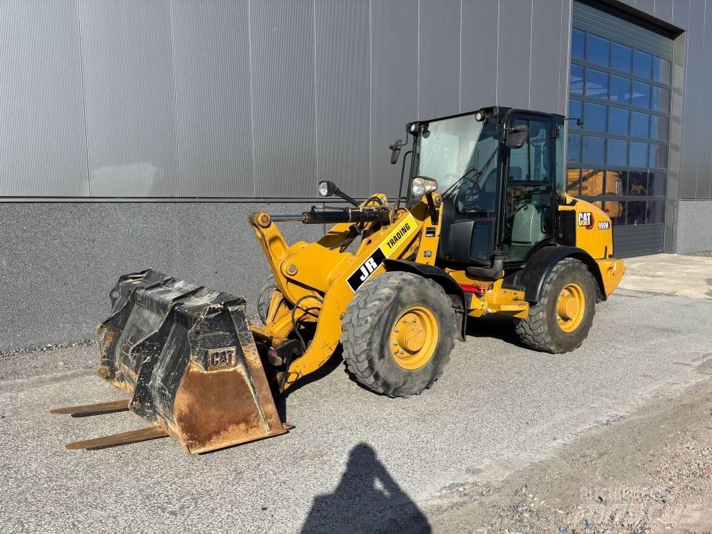 CAT 906 M لوادر بعجل