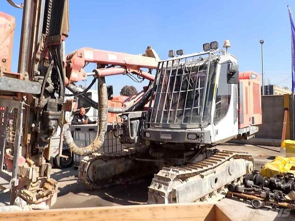 Sandvik DX800 معدات الثقب السطحي