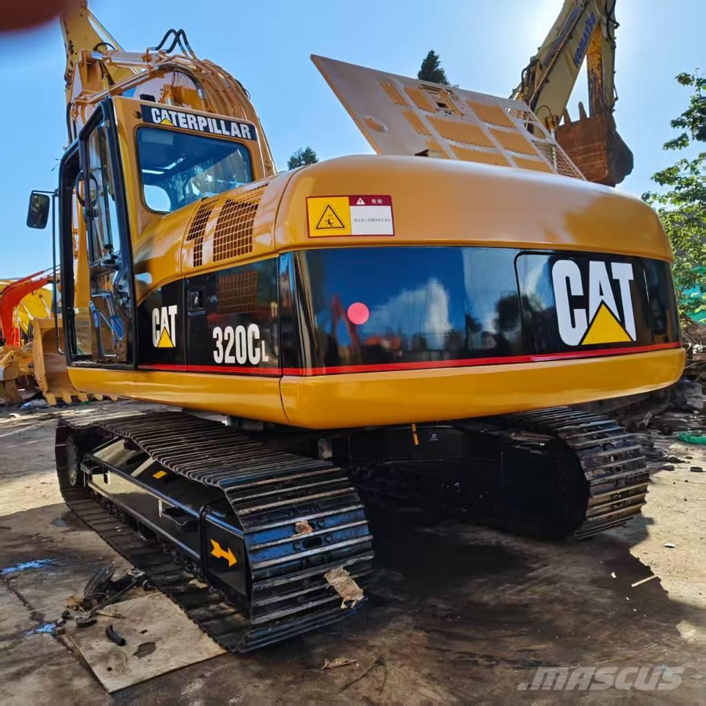 CAT 320 C حفارات زحافة