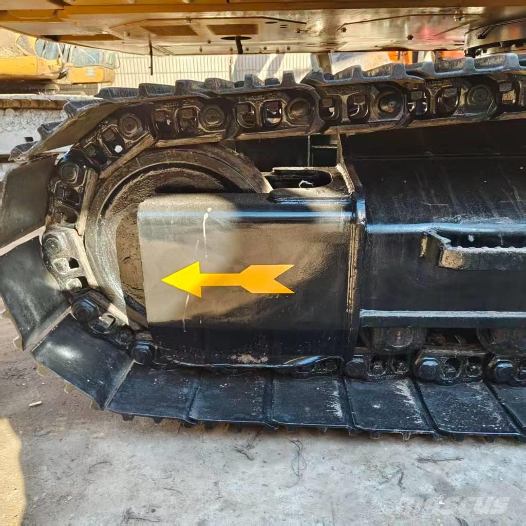 CAT 320 C حفارات زحافة