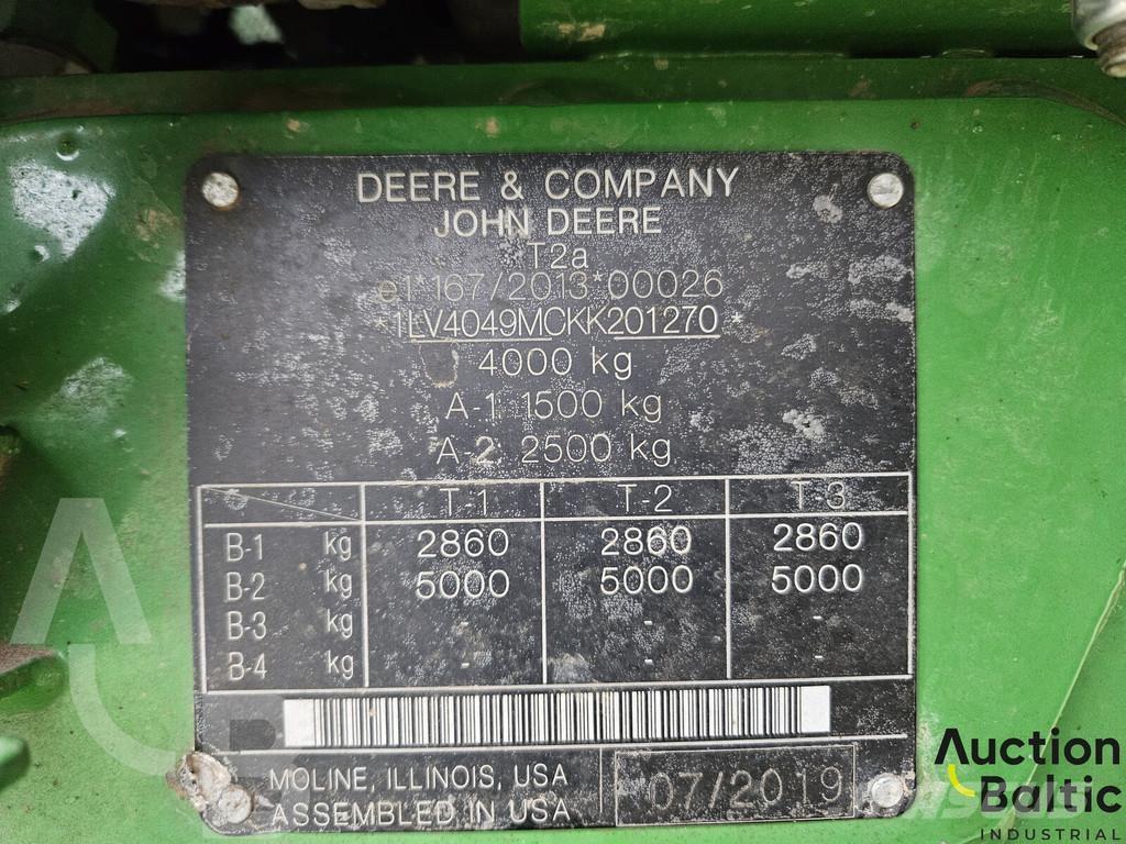 John Deere 4049 M الجرارات