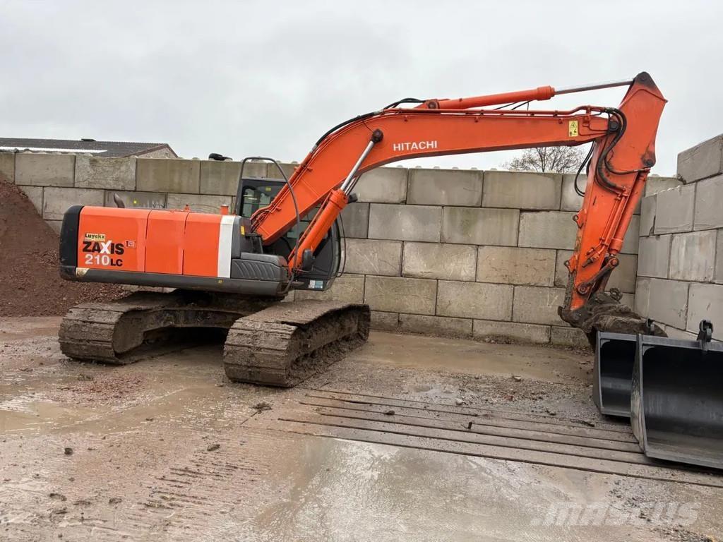 Hitachi ZX210LC-3 حفارات زحافة