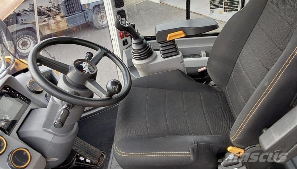 JCB 427 AGRI لوادر بعجل