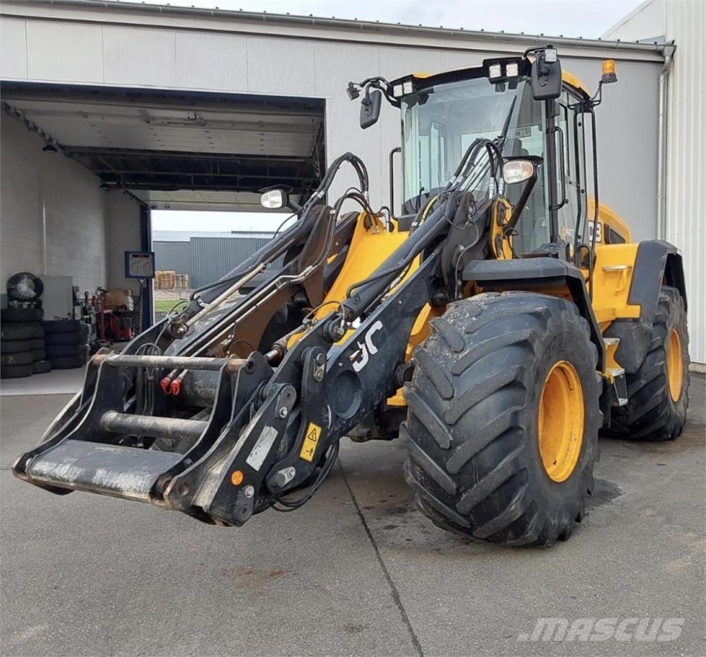 JCB 427 AGRI لوادر بعجل