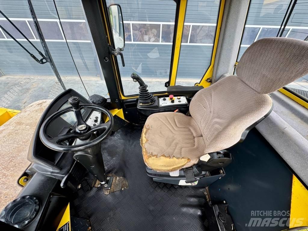 Bomag BW 216 D H-4 مداحل أحادية الأسطوانة