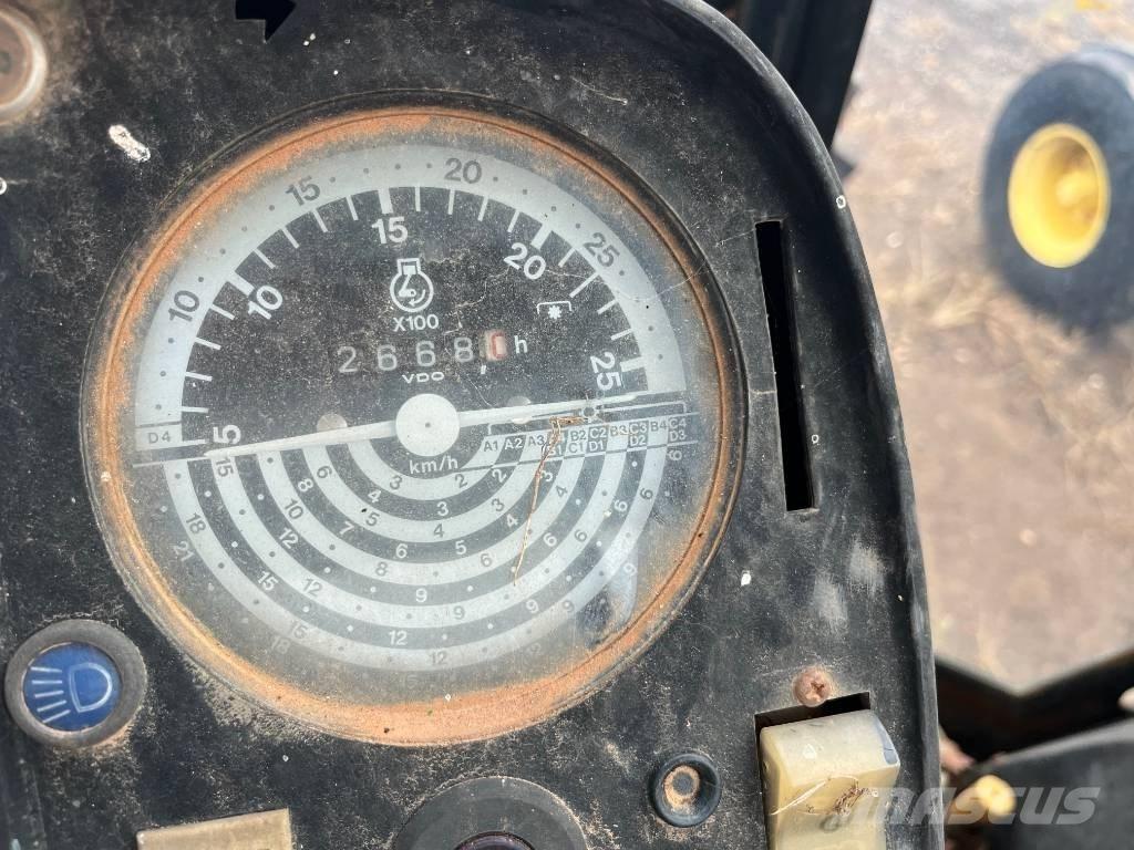 John Deere 4240 S الجرارات