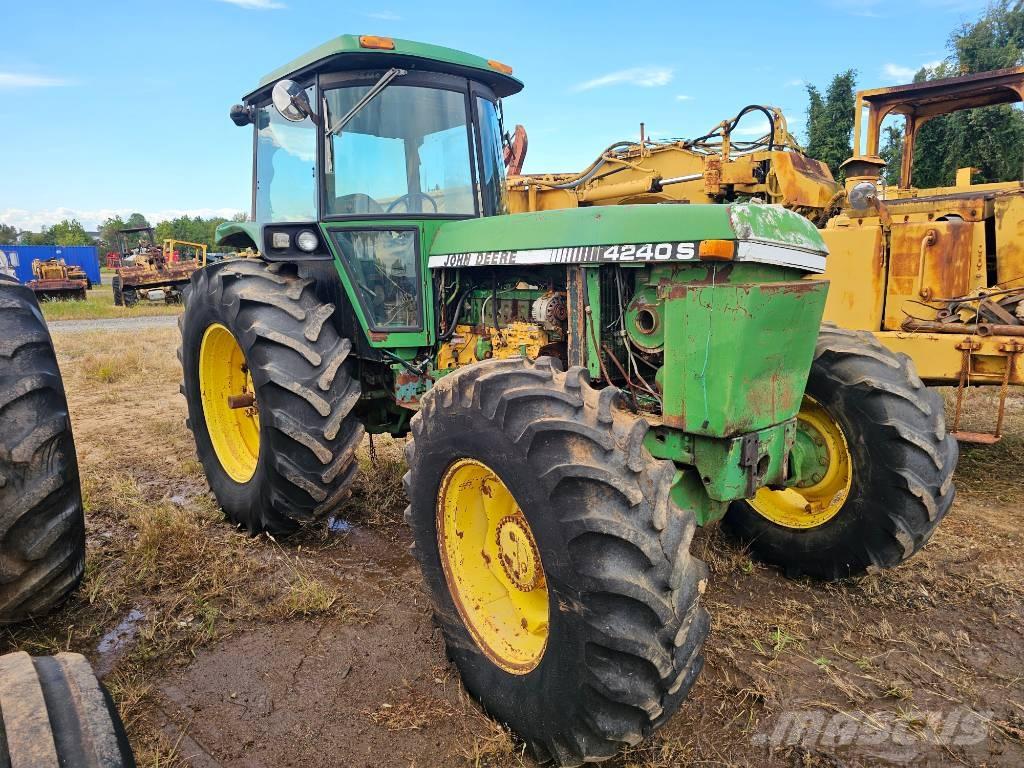 John Deere 4240 S الجرارات