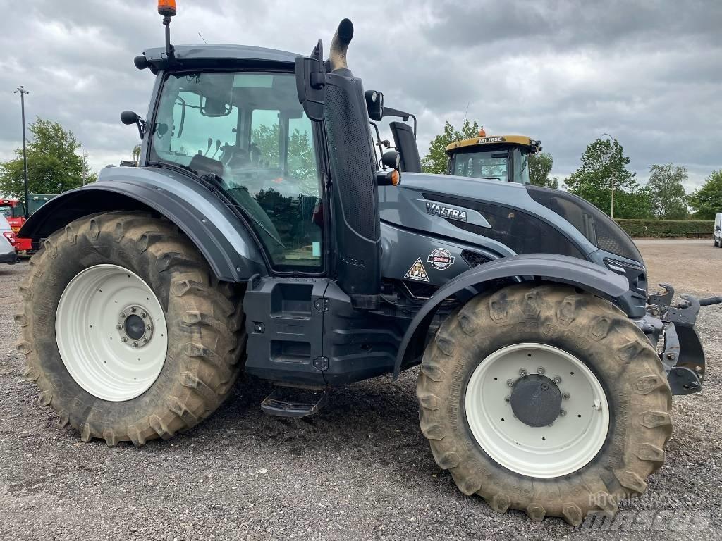 Valtra T 174EA الجرارات