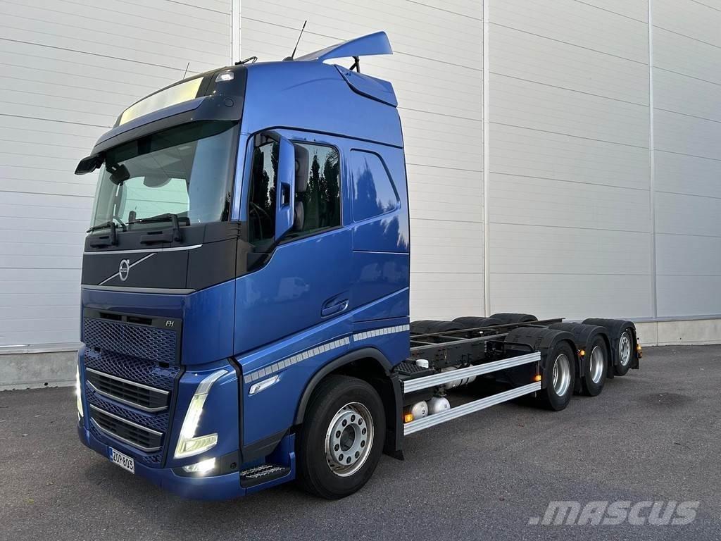 Volvo FH شاحنات بمقصورة وهيكل