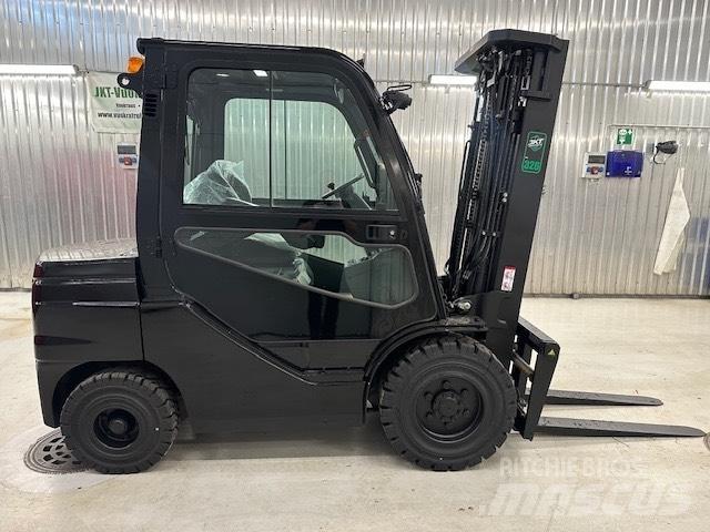 Toyota 52-8 FD 30 شاحنات الديزل