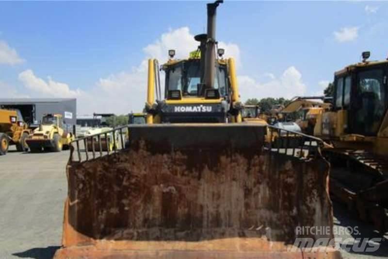 Komatsu D65 EX-16 بلدوزرات مجنزرة