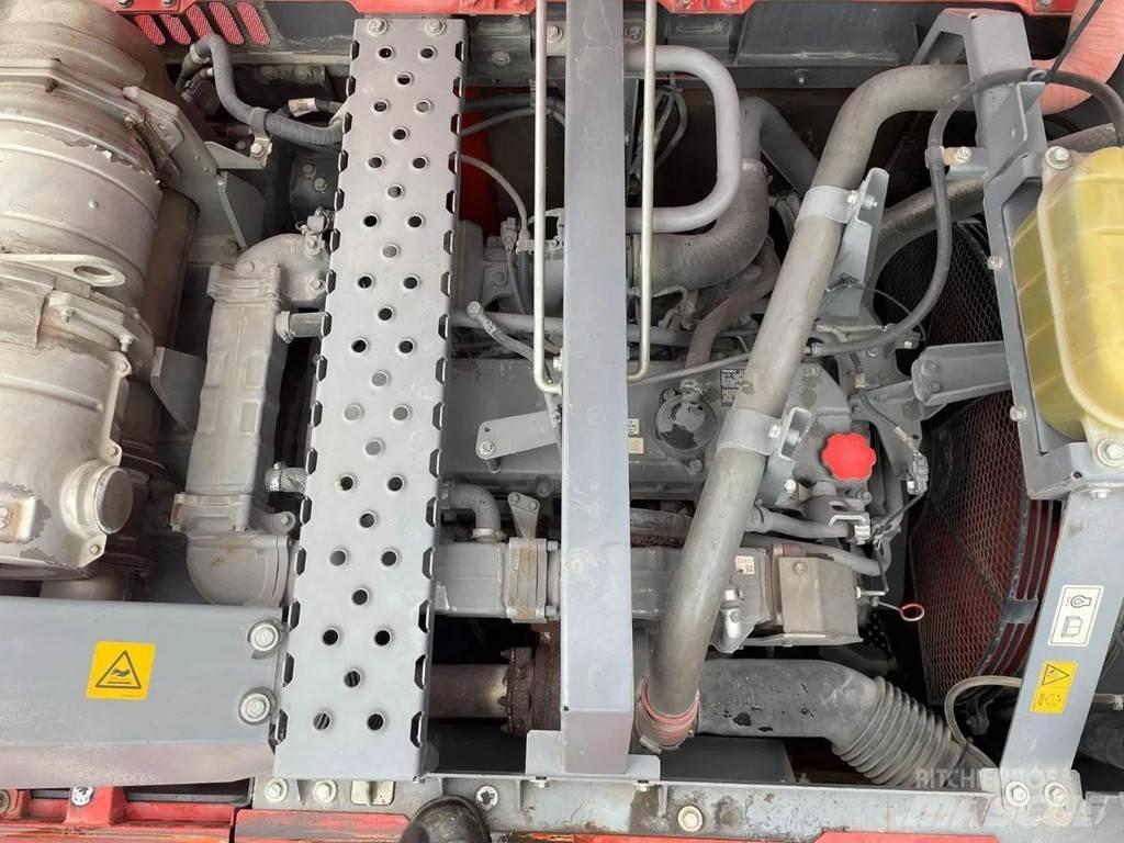 Hitachi ZX300LC-6 حفارات زحافة