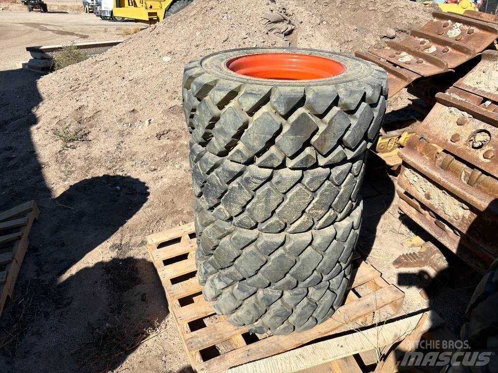 Bobcat 10x16.5 Tires الإطارات والعجلات والحافات