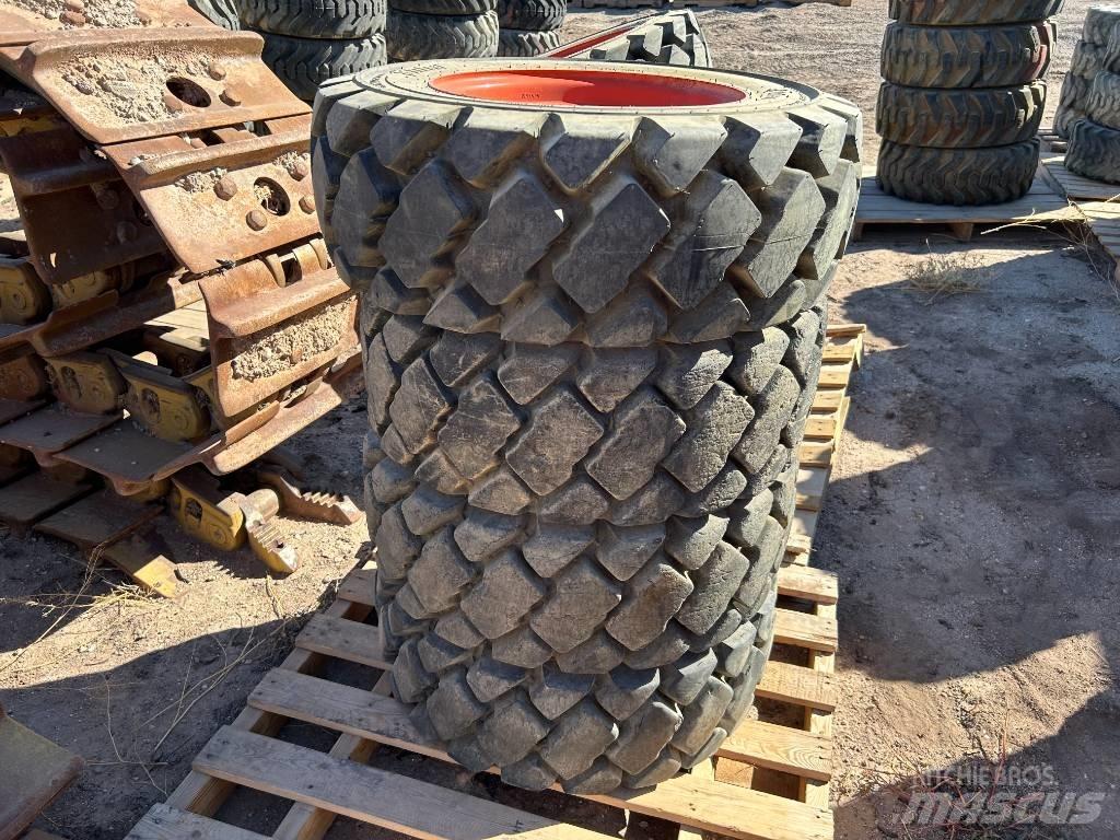 Bobcat 10x16.5 Tires الإطارات والعجلات والحافات