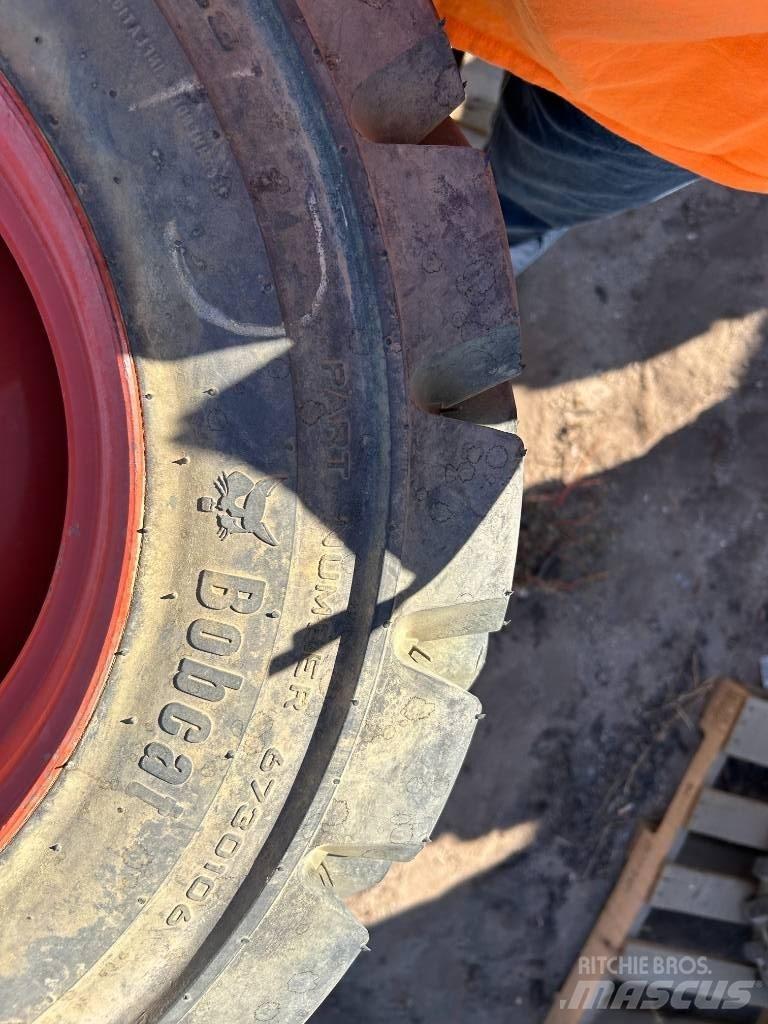 Bobcat 10x16.5 Tires الإطارات والعجلات والحافات