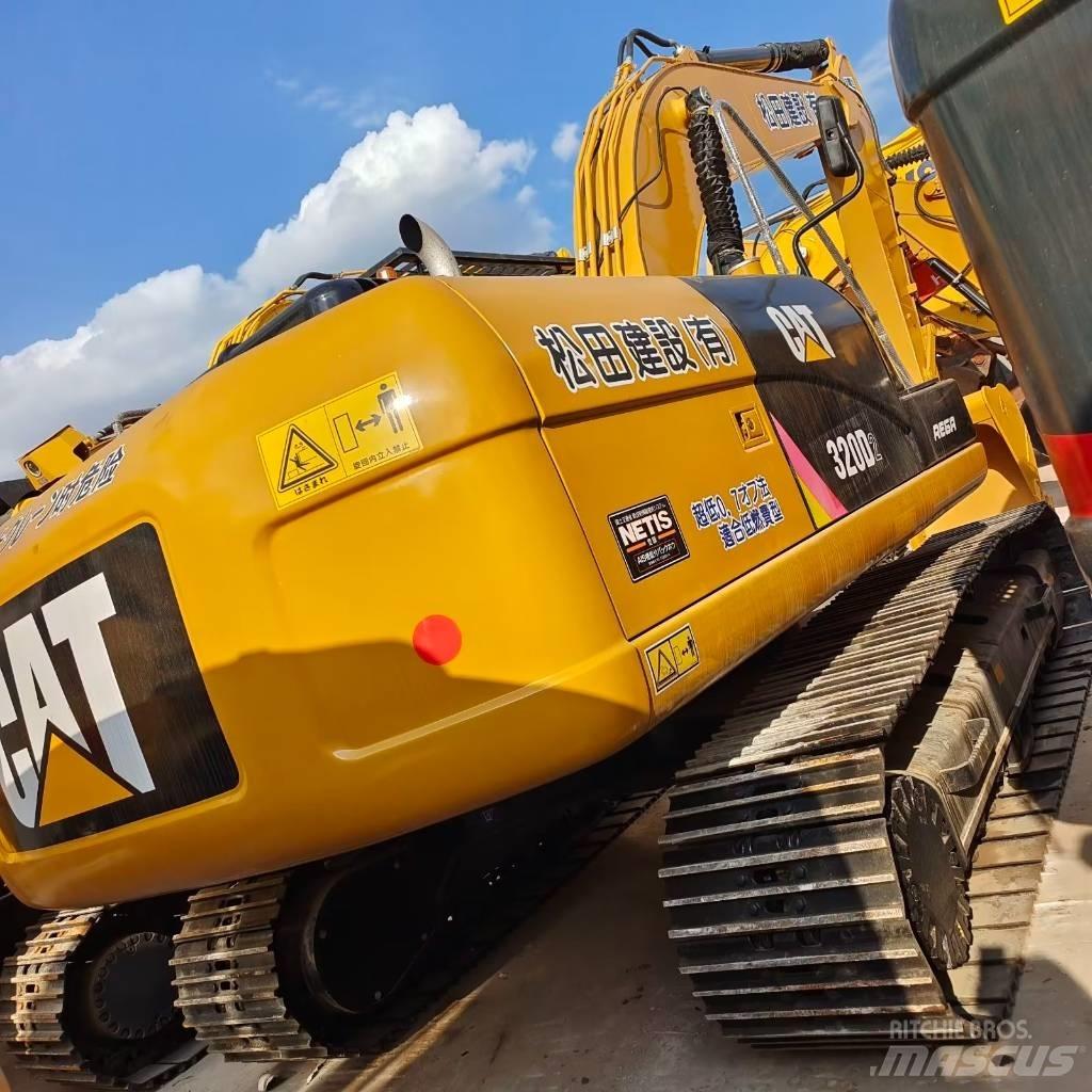 CAT 320 D حفارات زحافة