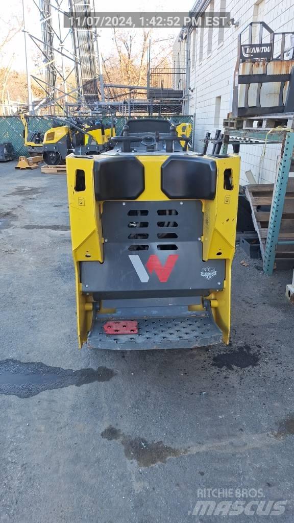 wacker neuson SM100 لوادر انزلاقية التوجيه