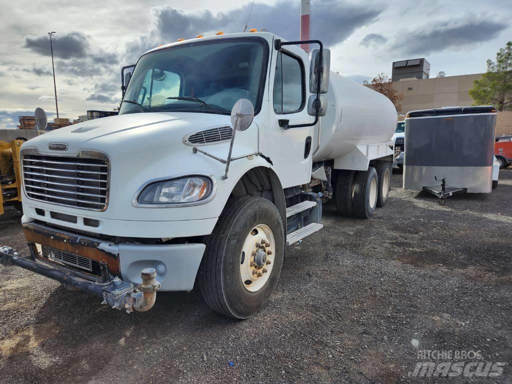 Freightliner M2-106 صهاريج مياه