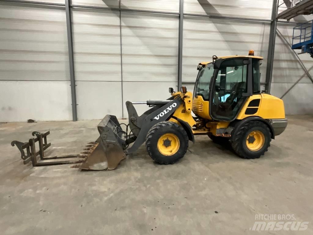 Volvo L 25 F لوادر بعجل