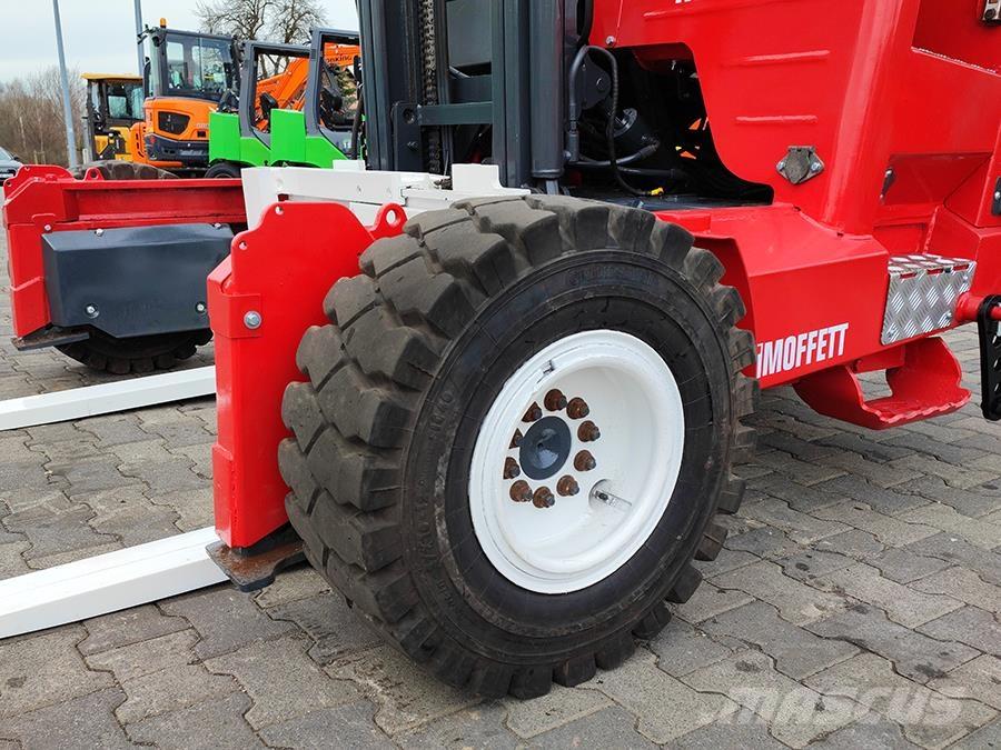 Moffett M5 20.3 رافعات شوكية مثبتة على شاحنات