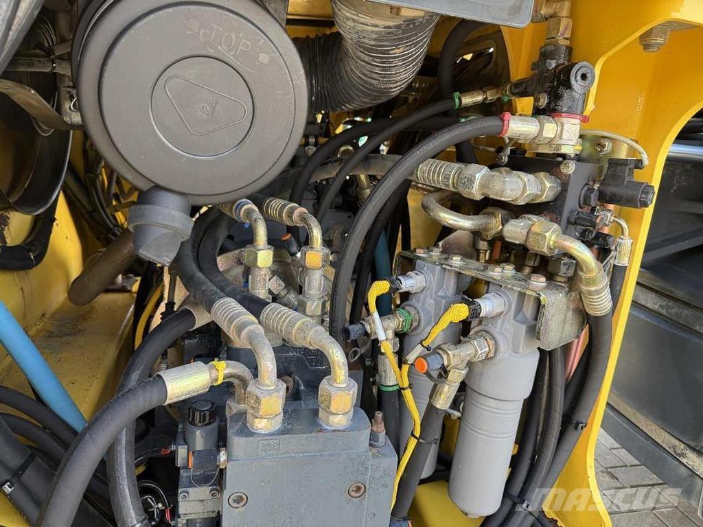 Bomag BW 151 AD-4 مداحل ثنائية الاسطوانة